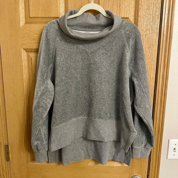 Te Verde Sweaters - Te Verde Cozy Gray Women's Sweater - Size PXL